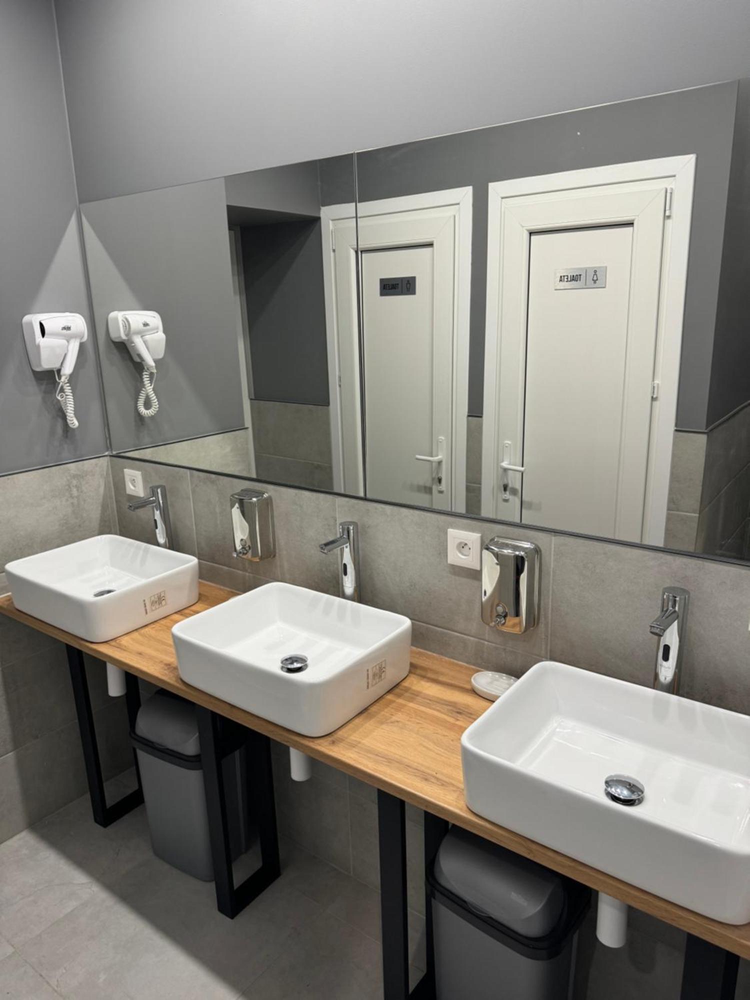 Green Hostel Katowice - 24H Parking 外观 照片
